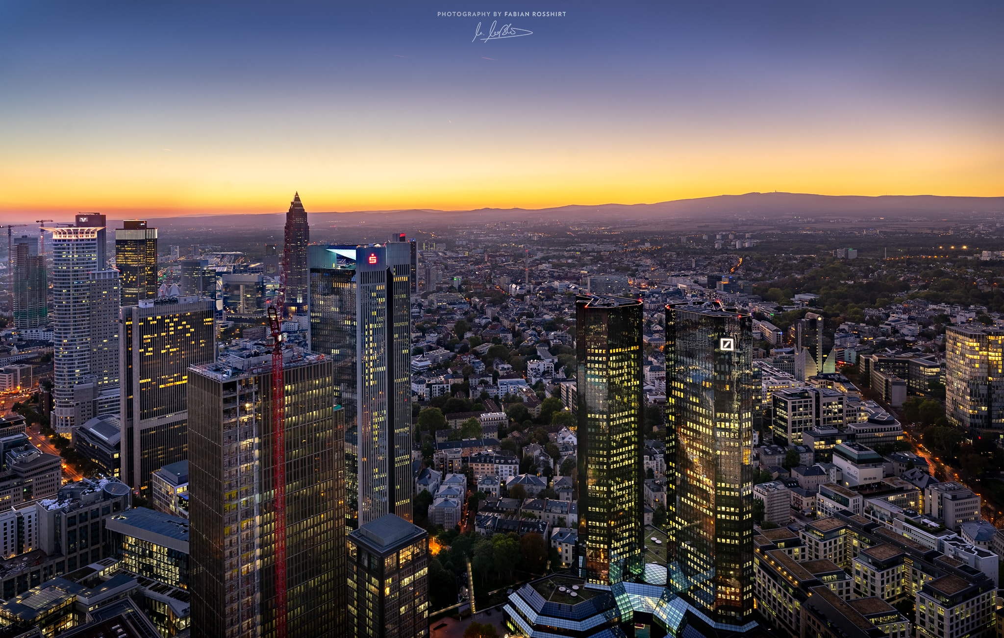 Frankfurt, Skyline, Abend, Sonnenuntergang, Sunset, Berge, Hochhäuser, Turm, AT THE TOP (Photography Wallpaper HD Wandbild Wandbilder Hintergrundbild Background)